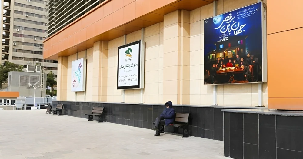 مقایسه روش های تبلیغات محیطی رایج در سال 1402 + انواع سناریو تیزر تبلیغاتی